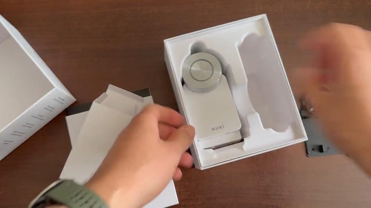 Unboxing de la Nuki Smart Lock 3.0 Pro - Contenu de la boîte