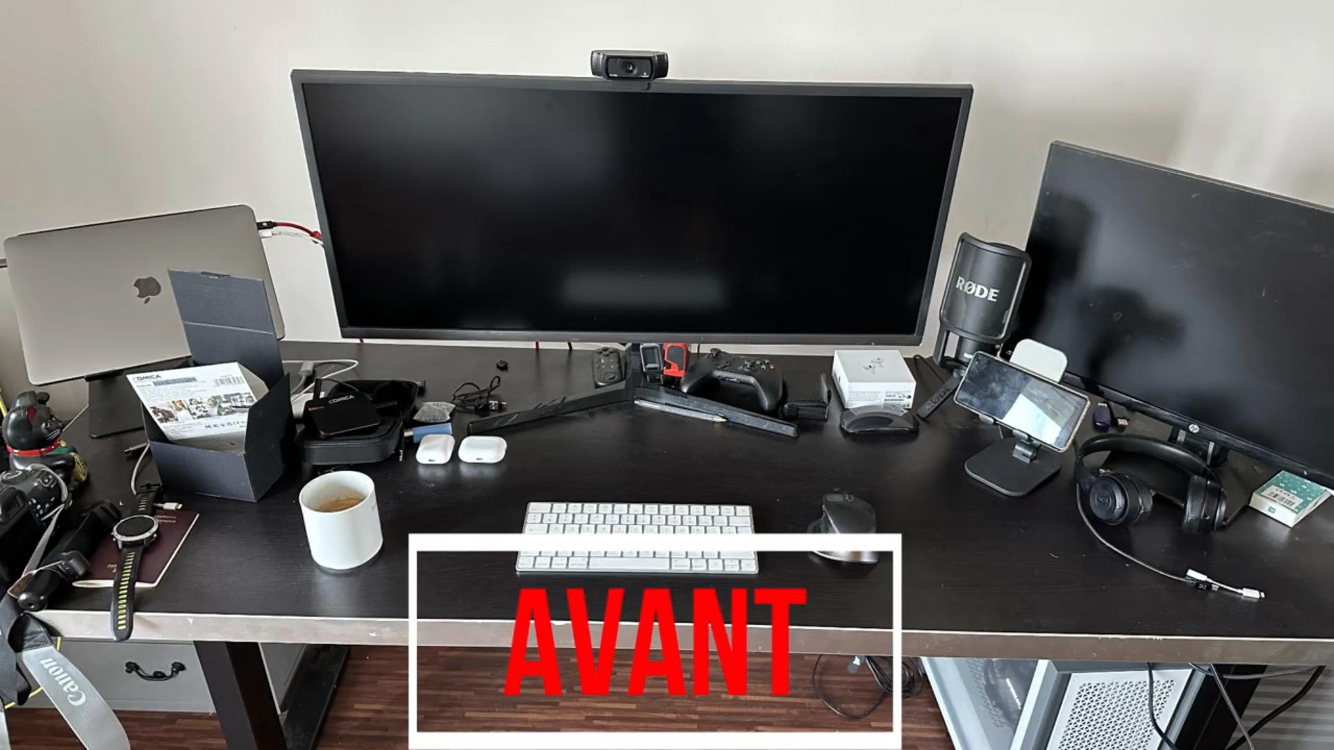 Bureau avant installation du support HFTEK - pied d'écran encombrant